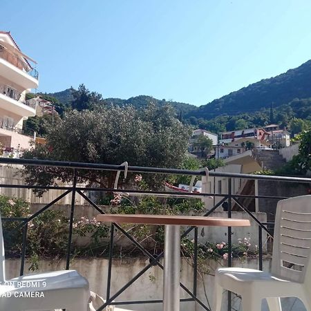 Vasilis Travlos Apartment Poros  Eksteriør billede