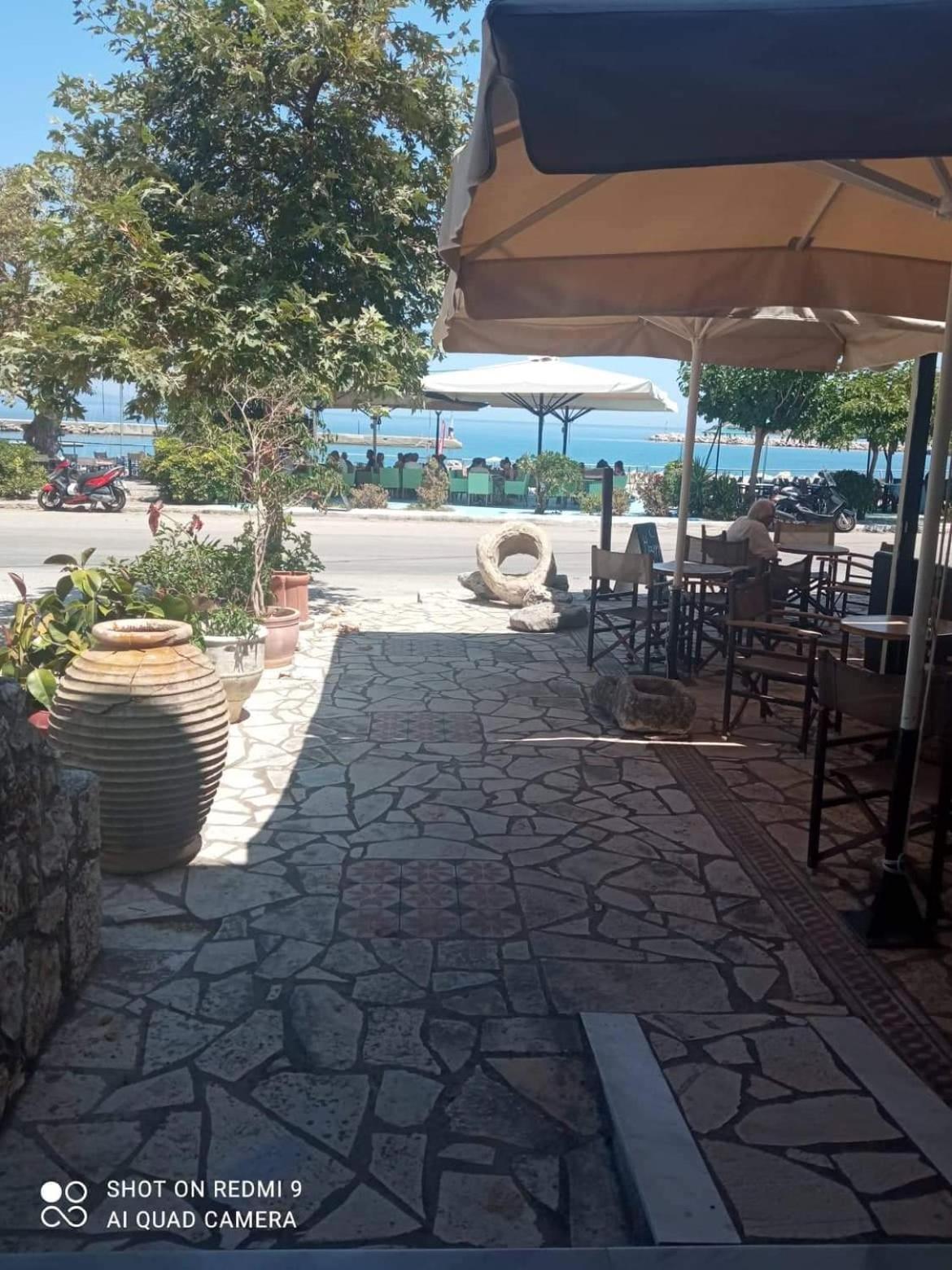 Vasilis Travlos Apartment Poros  Eksteriør billede